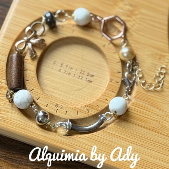 Chunky Howlite hand made beaded statement bracelet - Picture 1 of 6